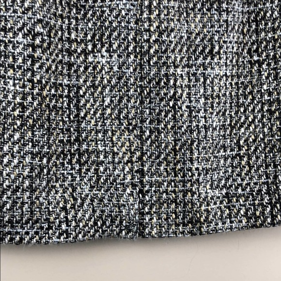 The Limited Woven Mini Skirt (10) - Picture 5 of 8